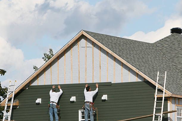 Professional Vinyl Siding technician working in Commerce City, CO